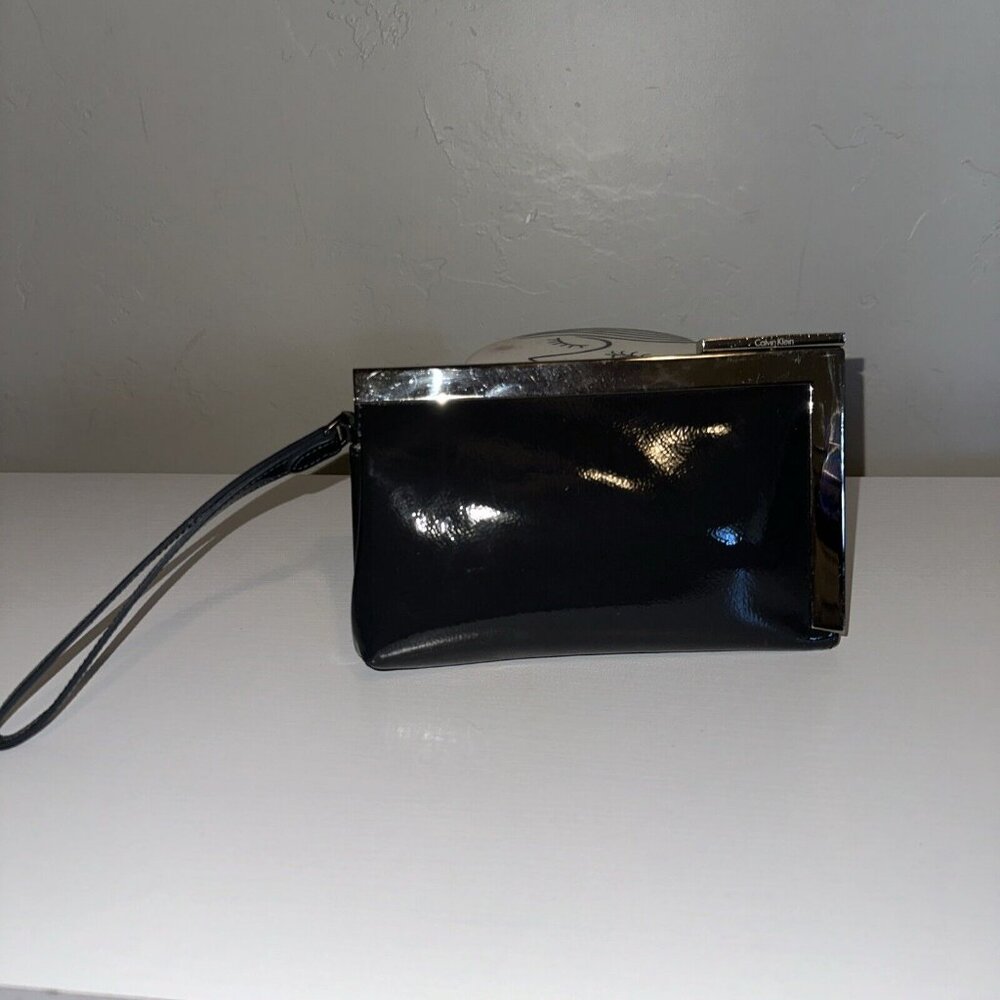 Calvin Klein Patent Gray Leather Silver Clasp Wristlet Clutch 8 X 5